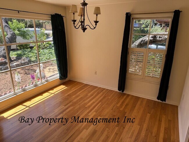 Building Photo - Charming 2 Bedroom, 1.5 Bath Home Near Riv...