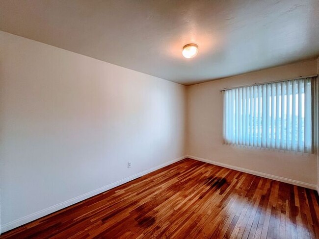 Building Photo - Charming 1 Bedroom in Banker's Hill with P...