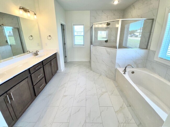 Building Photo - JohnNielsonWay5310