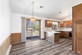 Building Photo - 650/652 Millbrook Drive