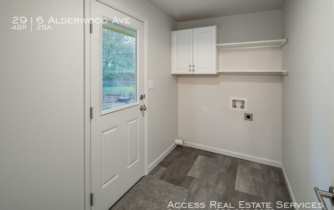 Building Photo - 2916 Alderwood Ave