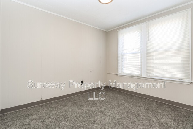 Building Photo - 8 W 8th St