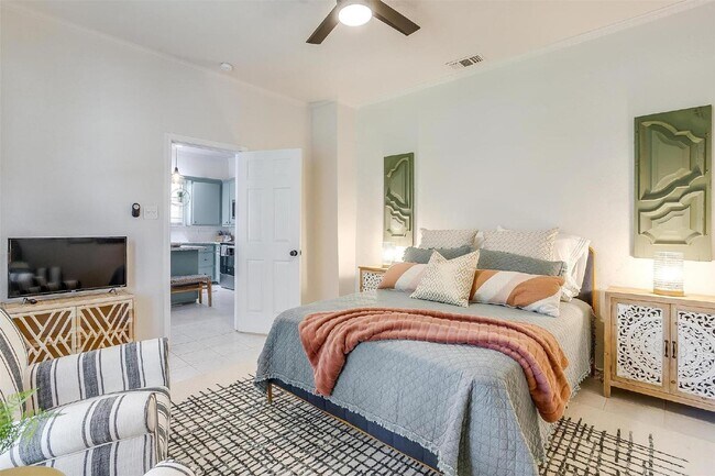 Building Photo - Charming 2-Bed, 2-Bath Gem with Granite Co...