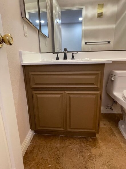 Building Photo - 228 S Esplanade St