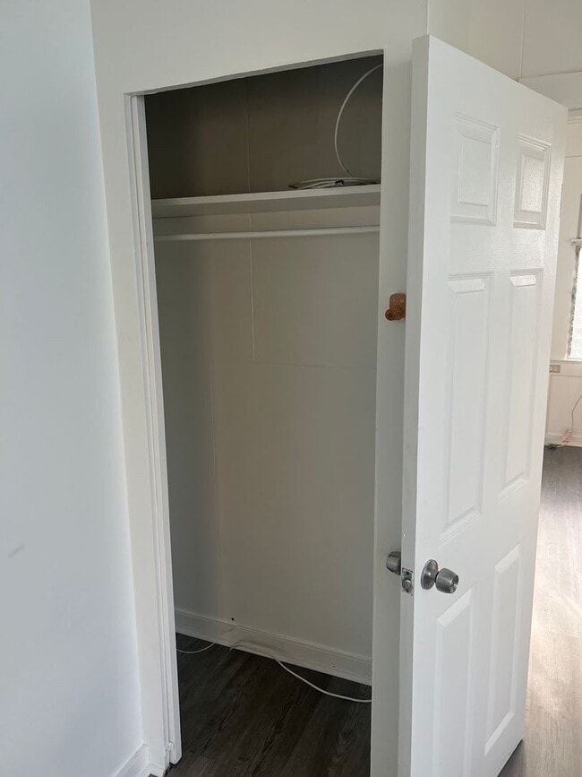 Building Photo - Pet-Friendly 1BR in Honolulu’s Kapahulu Ar...