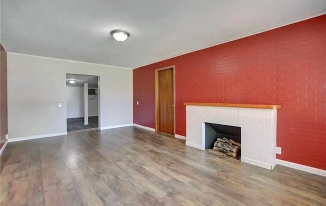 Building Photo - Lincoln Ave