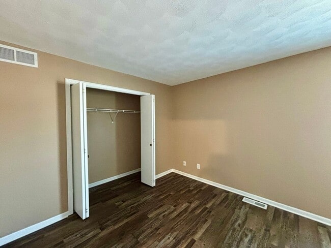 Building Photo - 372 Amphitheater Dr