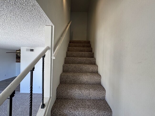 Building Photo - 6078 W Golden Ln