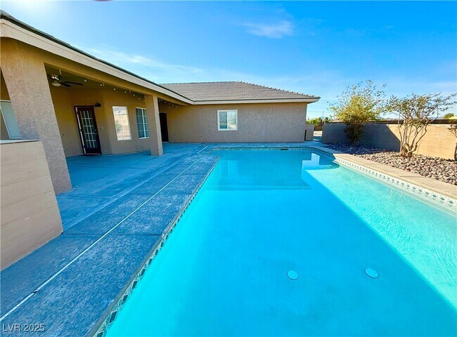 Building Photo - 2370 Deadwood St