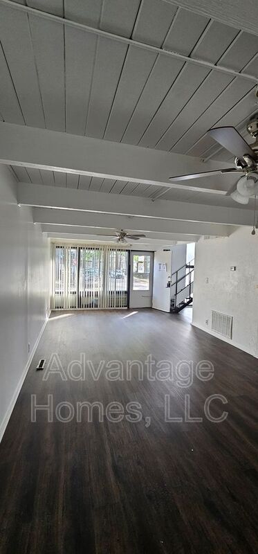 Building Photo - 938 N 71 St