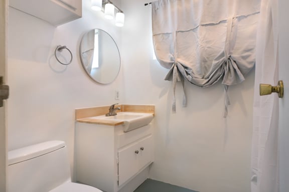 Building Photo - 250 Linden Ave