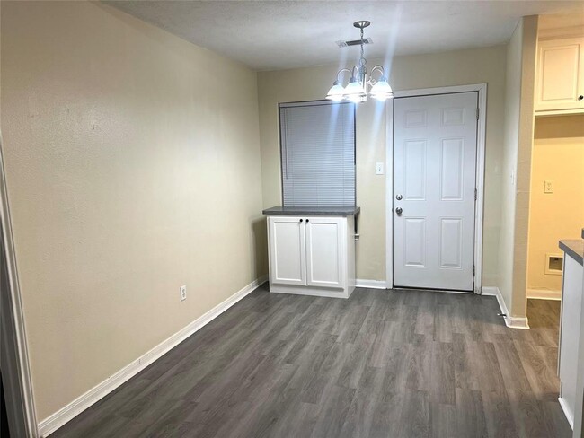 Building Photo - 16320 Sun View Ln