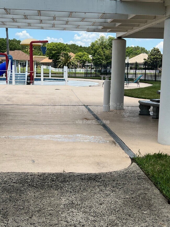 Building Photo - 2480 Ridge Will Dr