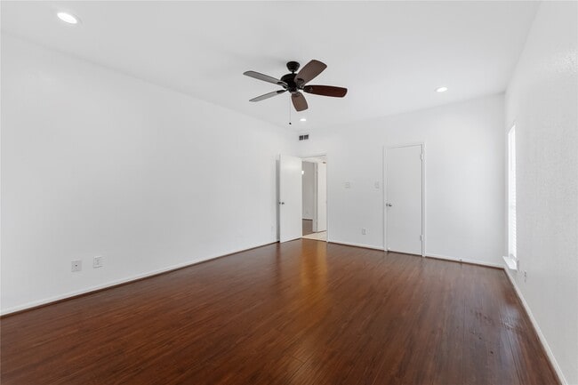 Building Photo - 2100 Tanglewilde St