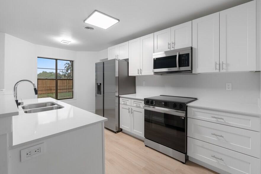 Building Photo - 6213 N 17th St