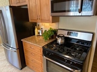Kitchen - 5407 Woodman Ave