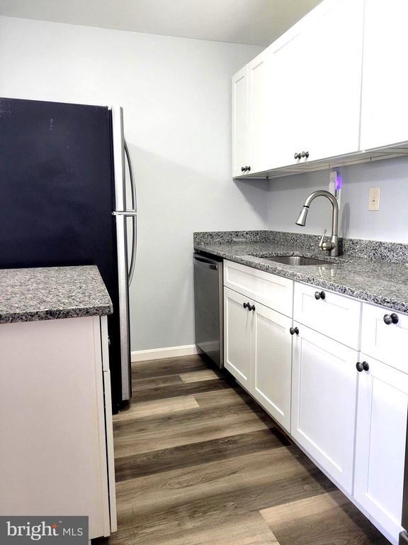 Building Photo - 5532 Karen Elaine Dr