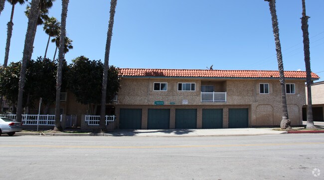 Building Photo - 1303 WALNUT Ave