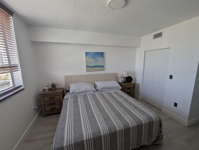 Building Photo - 18800 NE 29th Ave