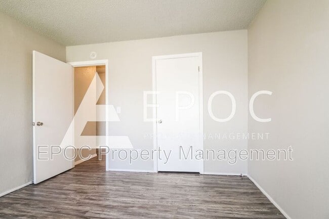 Building Photo - 2621 SW 99th St
