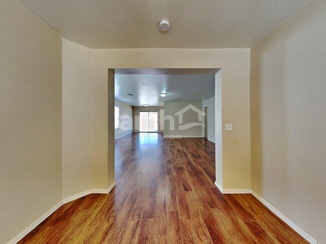 Building Photo - 10778 W Louise Dr