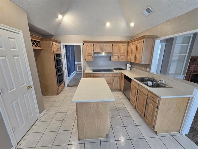 Building Photo - 2609 Classic Ct E