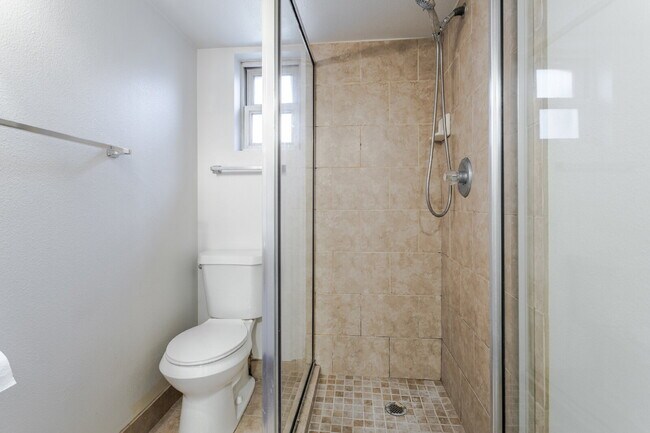 Building Photo - Updated Lower-Level Apartment Steps From Downtown Littleton!