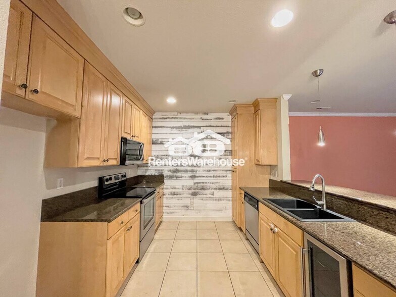 Building Photo - 1135 Arlynn Ln