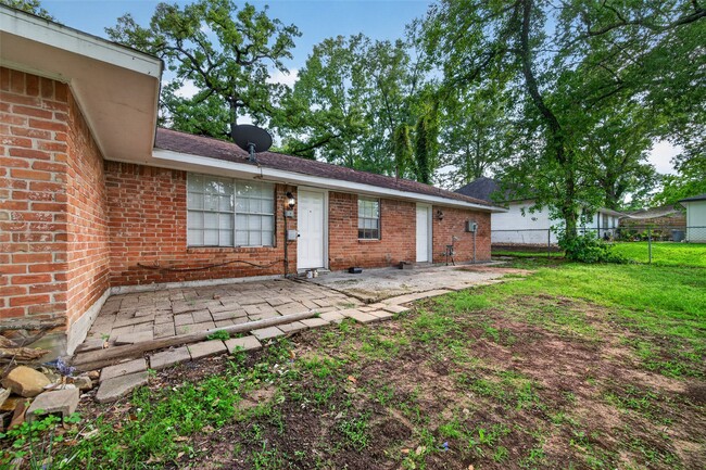 Building Photo - 3318 Kentwood Dr
