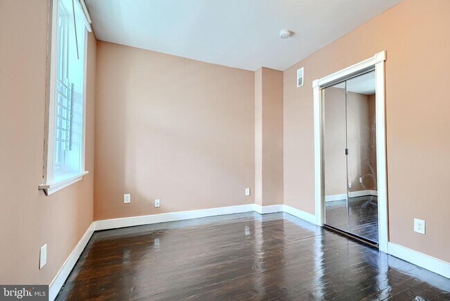 Building Photo - 2715 E Monument St