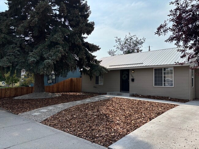 Building Photo - 1340 Juniper Dr