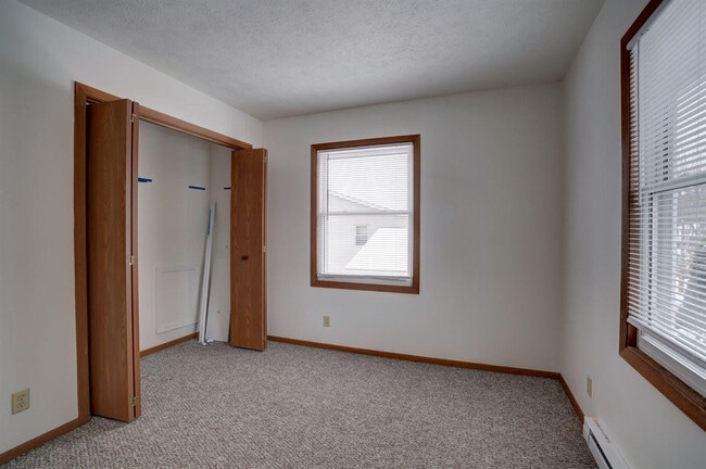 Building Photo - 235 Broadway Dr