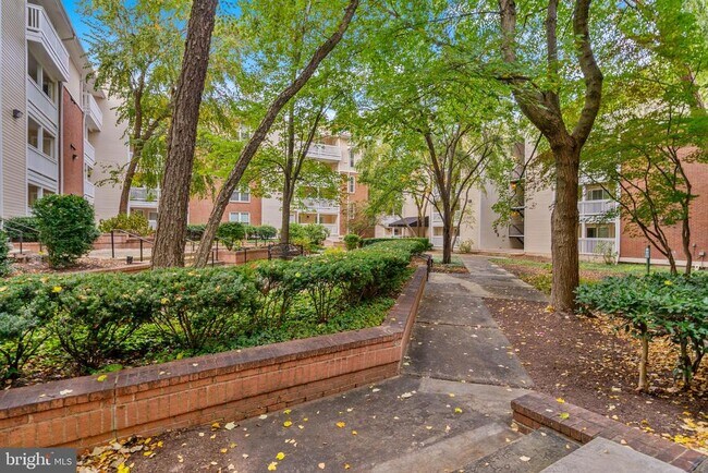Building Photo - 1504 Lincoln Way