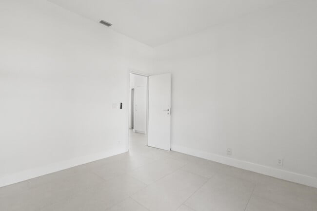 Building Photo - 4798 NW 25th Way