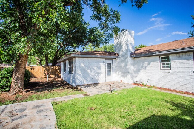 Building Photo - 6114 Nashville Ave
