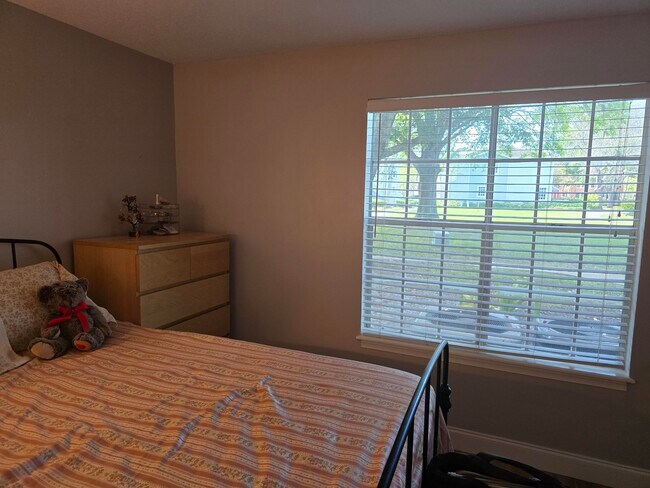 Building Photo - 1215 Crystal Way