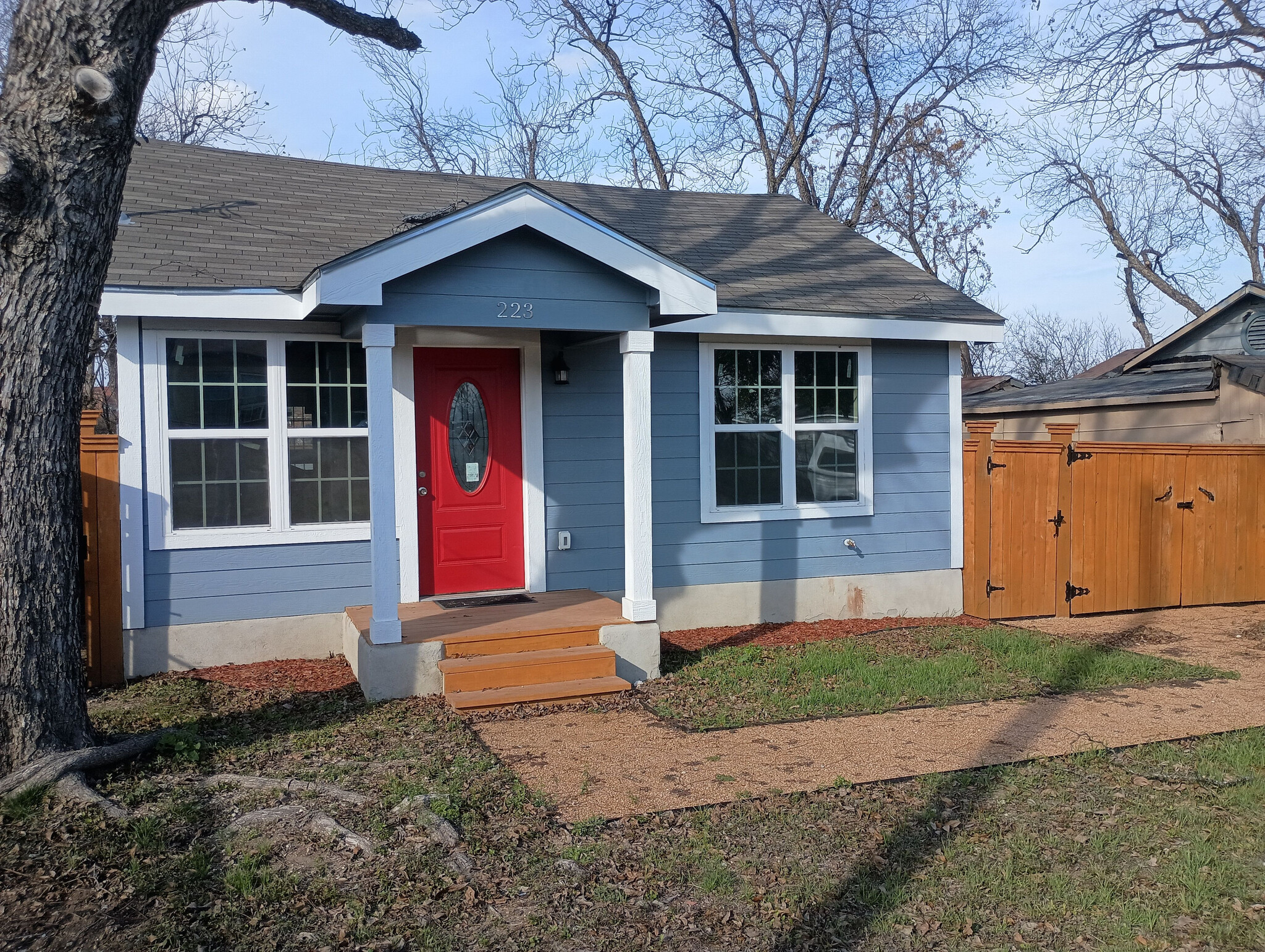 Building Photo - Room in House on Anderson Ave