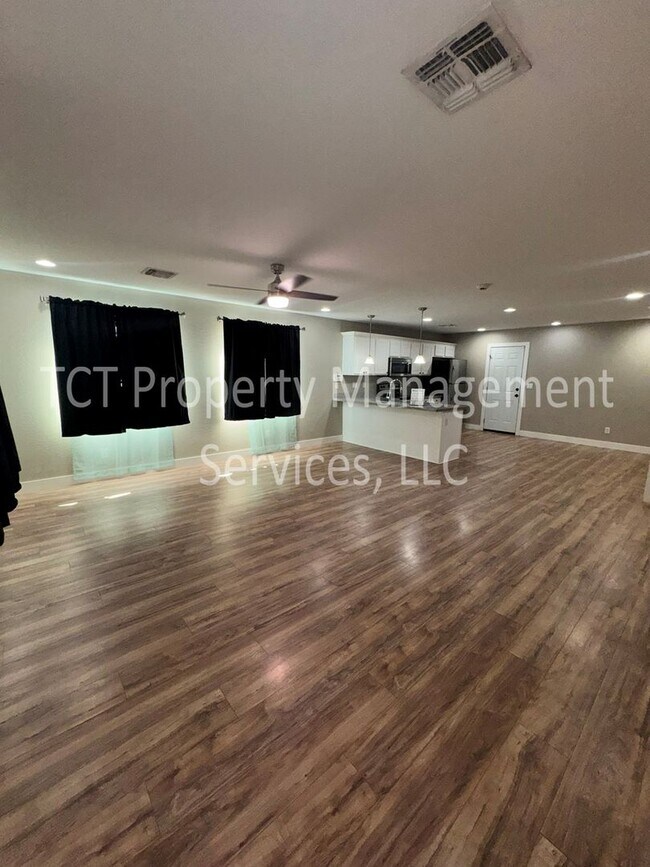 Building Photo - Newly Renovated Home With NO HOA on Large Lot