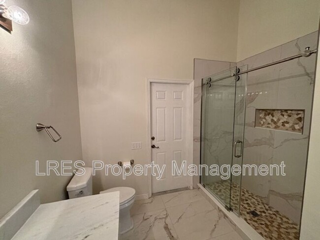 Building Photo - 1028 Kerwood Cir