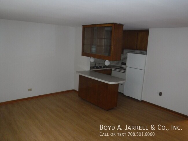 Building Photo - Immediate occupancy one bedroom