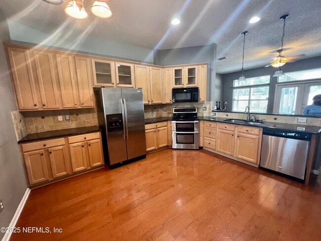 Building Photo - 9332 Beresford Ct