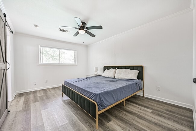 Building Photo - 212 E Castle Harbour Dr