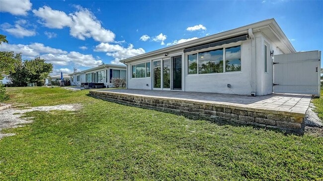 Building Photo - 909 Spanish Dr N
