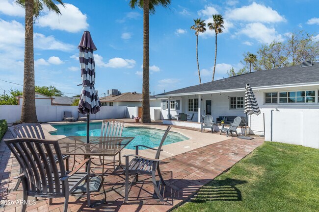 Building Photo - 4211 E Whitton Ave