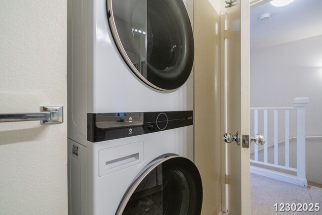 Building Photo - 2 Bd, 2.5 Ba, 2Pkg Pet Friendly  Village on the Green $2700