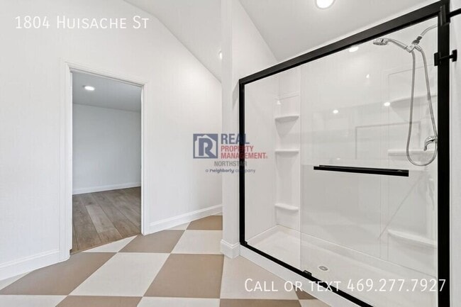 Building Photo - 1804 Huisache St
