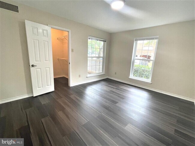 Building Photo - 1505 Lincoln Way