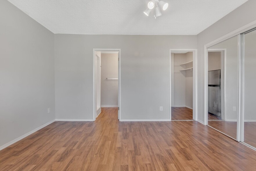 Building Photo - Redstone Apartments