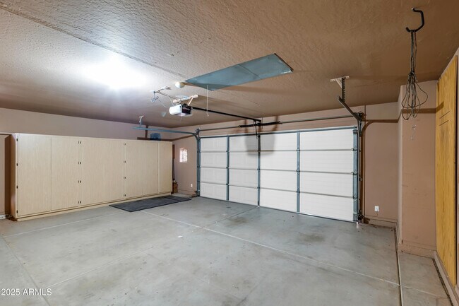 Building Photo - 2057 E Riviera Dr