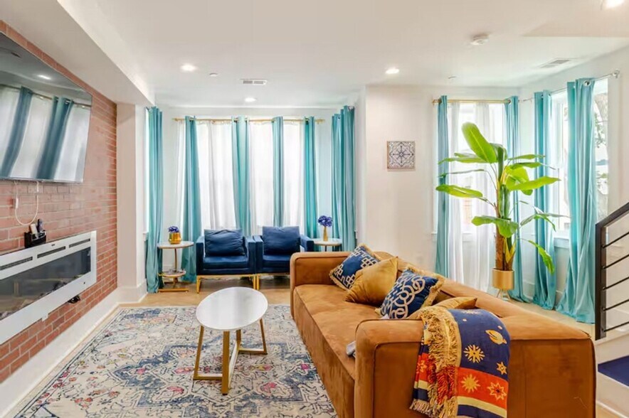 Building Photo - 1417 Montello Ave NE